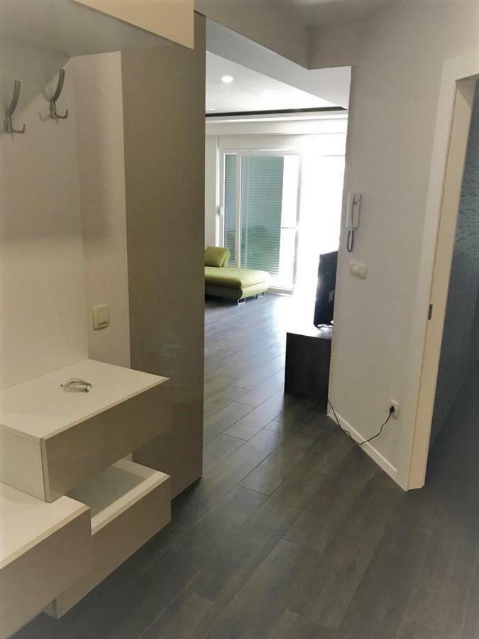 Modern New Apartment In Макарска Екстериор снимка
